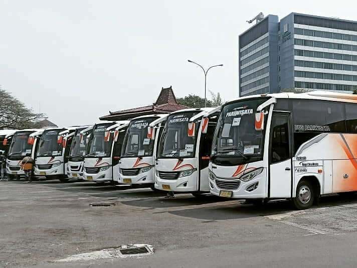 bus medium semarang