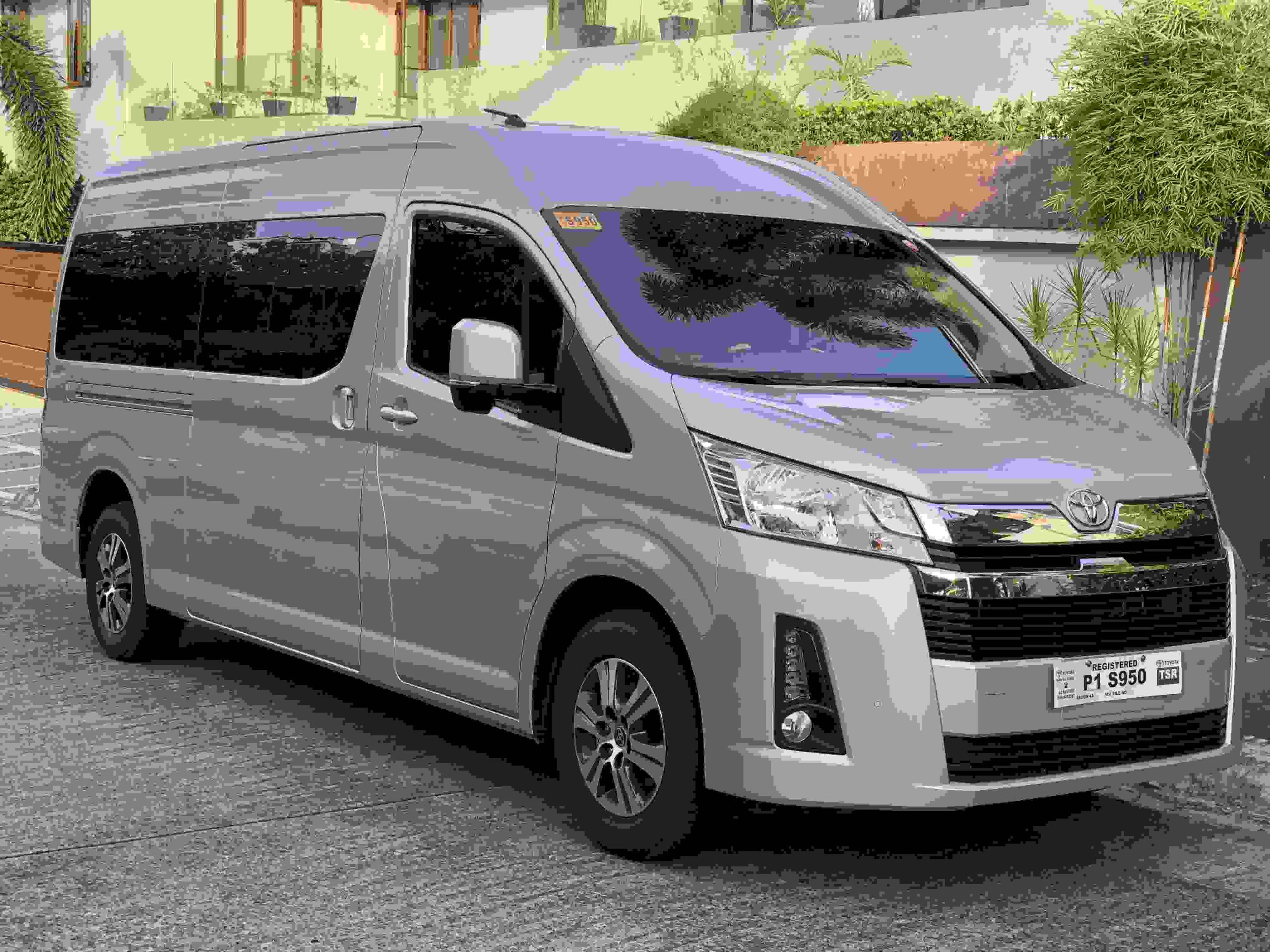 sewa hiace tangerang