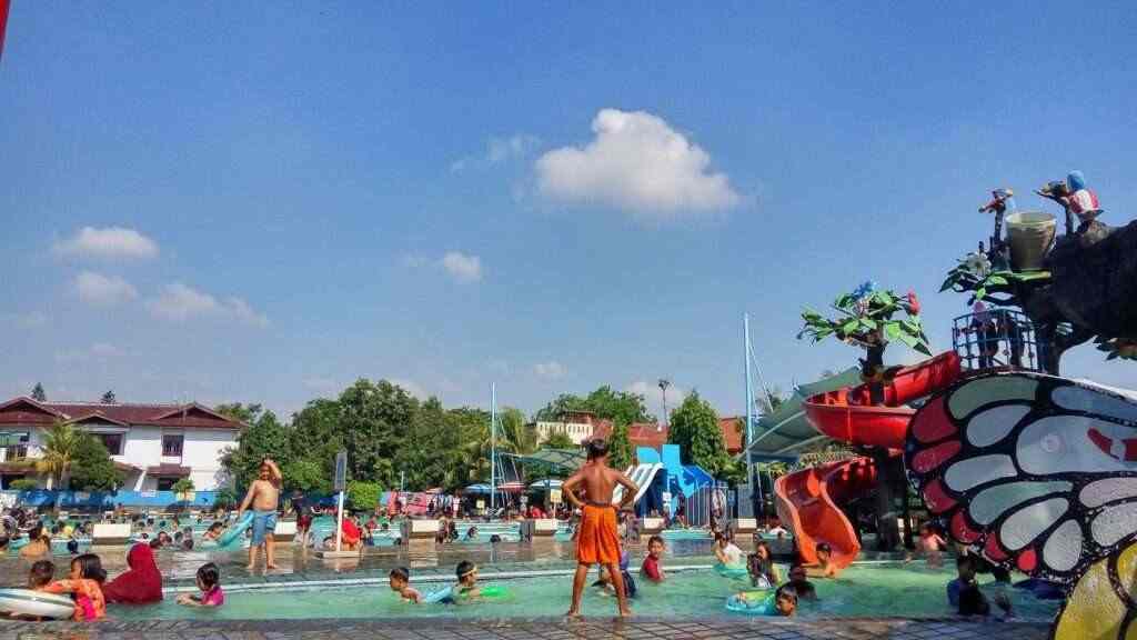 Kolam Renang HS Agung: Informasi Lokasi dan Harga Tiketnya