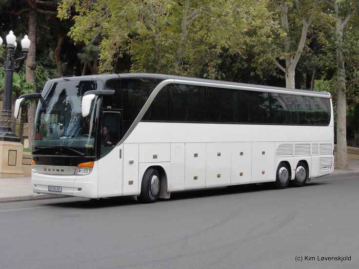 Sewa Bus 20 Seat, Solusi Cerdas untuk Perjalanan Bersama Teman dan Keluarga