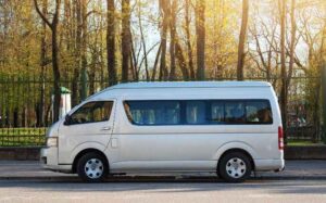 sewa mobil travel 